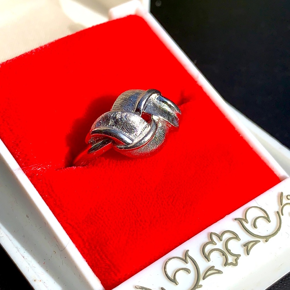 VTG 1973 Avon "French Twist" silver tone ring
